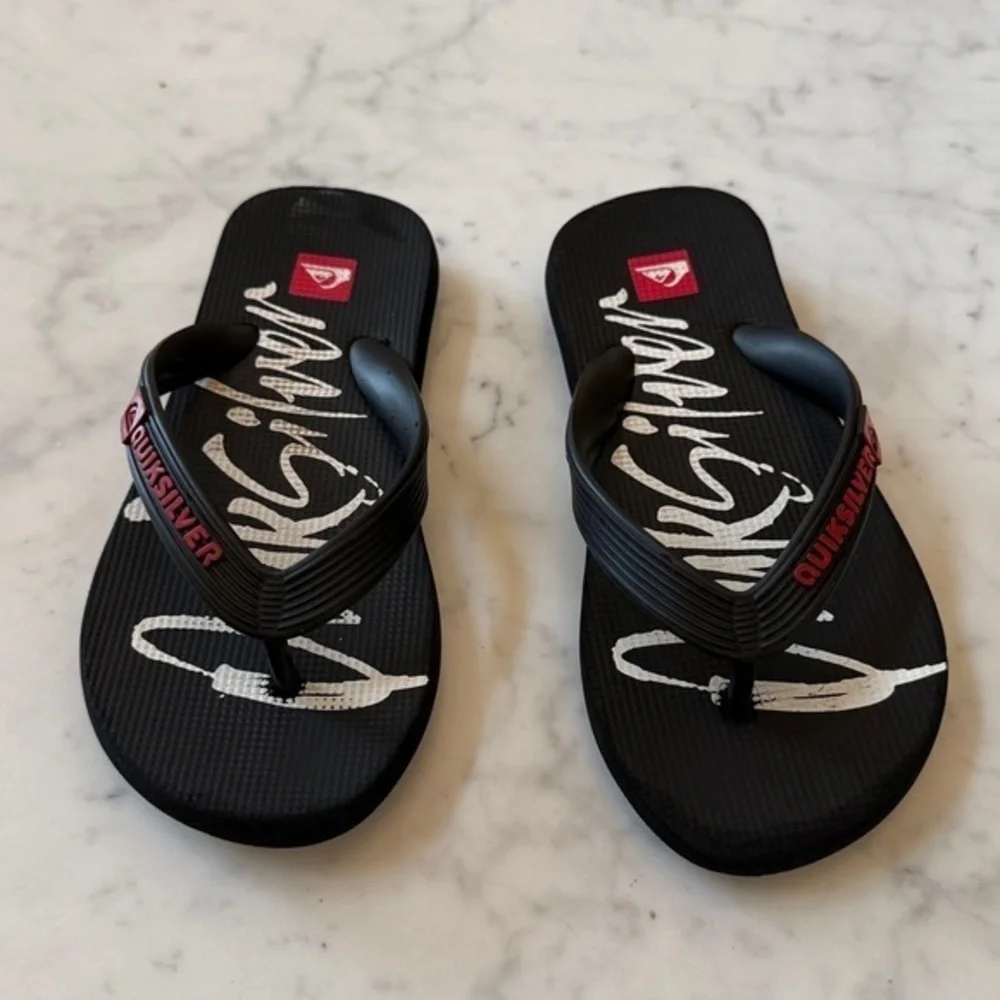 Quiksilver Boys Size 13 Black Flip Flops Beach Pool Sandals